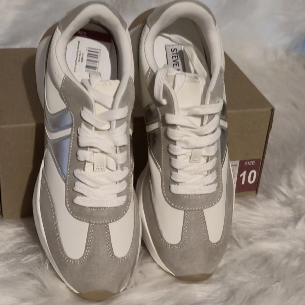Steve Madden Kendrix Sneaker New In Box